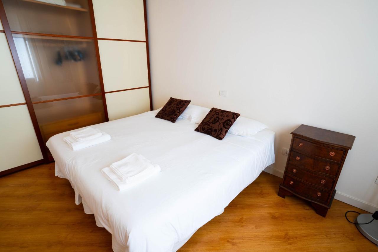 V12 Apartments - Alfieri 2A Новара Экстерьер фото