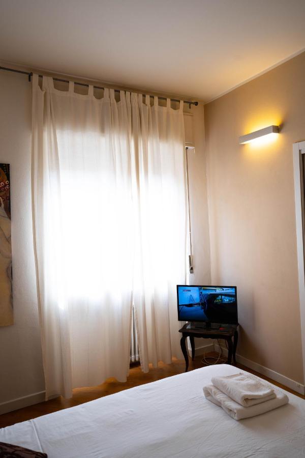V12 Apartments - Alfieri 2A Новара Экстерьер фото